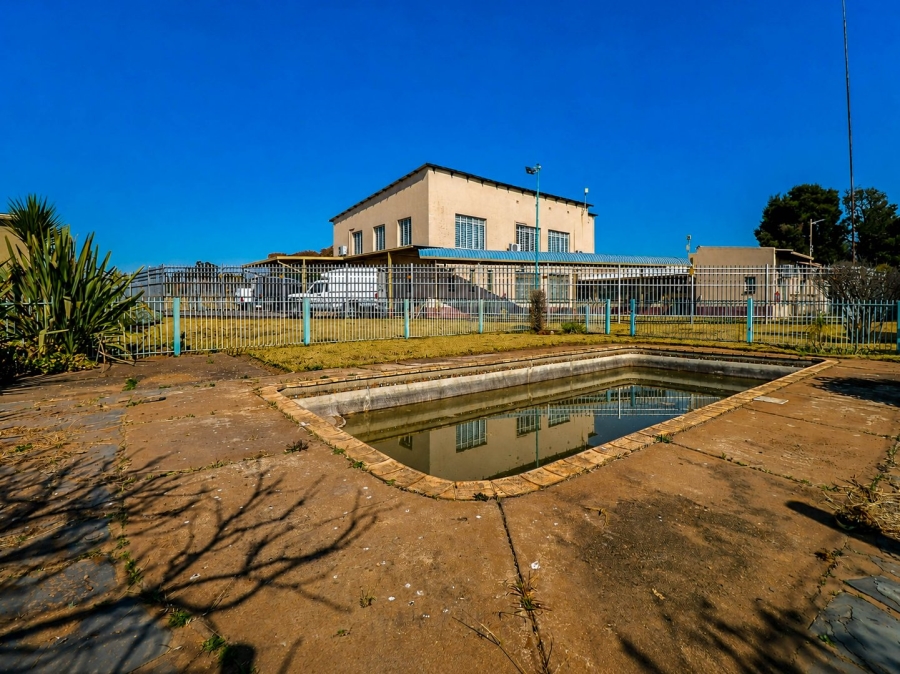 Commercial Property for Sale in Monavoni Gauteng