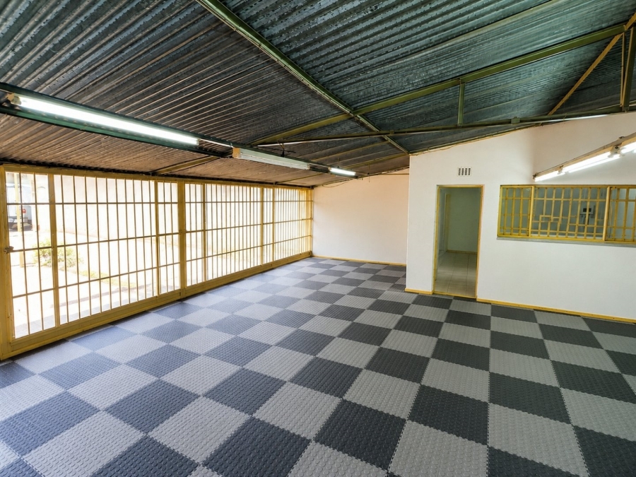 Commercial Property for Sale in Monavoni Gauteng