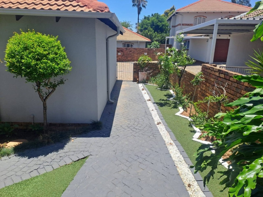 2 Bedroom Property for Sale in Erasmuskloof Gauteng