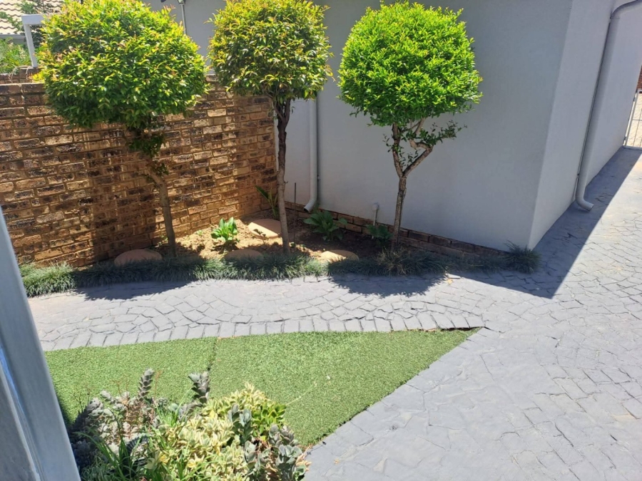 2 Bedroom Property for Sale in Erasmuskloof Gauteng