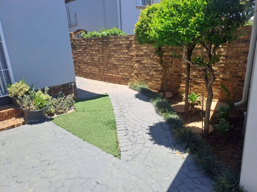 2 Bedroom Property for Sale in Erasmuskloof Gauteng