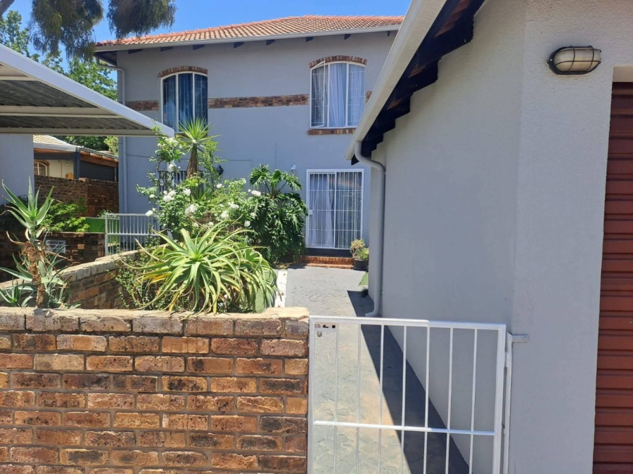 2 Bedroom Property for Sale in Erasmuskloof Gauteng