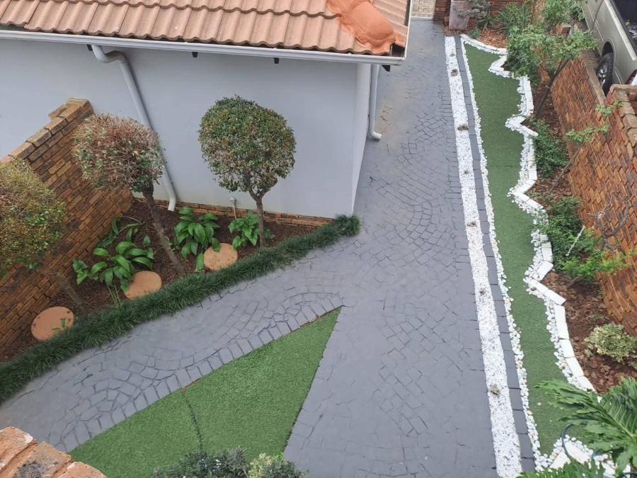 2 Bedroom Property for Sale in Erasmuskloof Gauteng