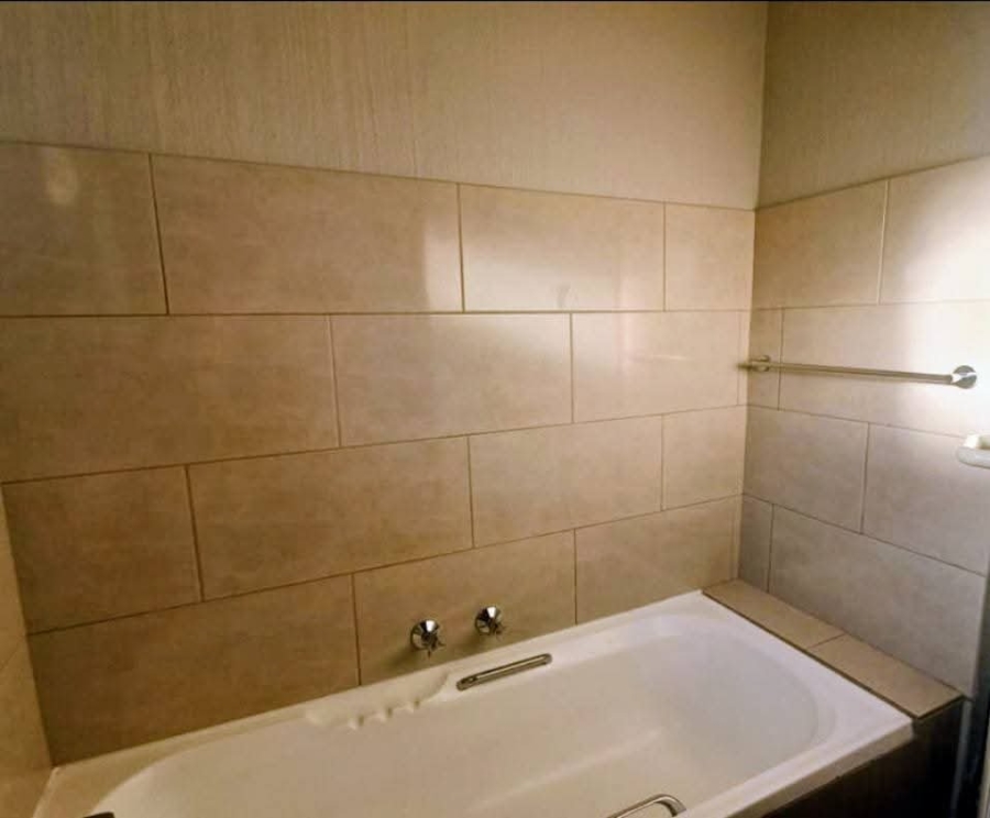 2 Bedroom Property for Sale in Erasmuskloof Gauteng