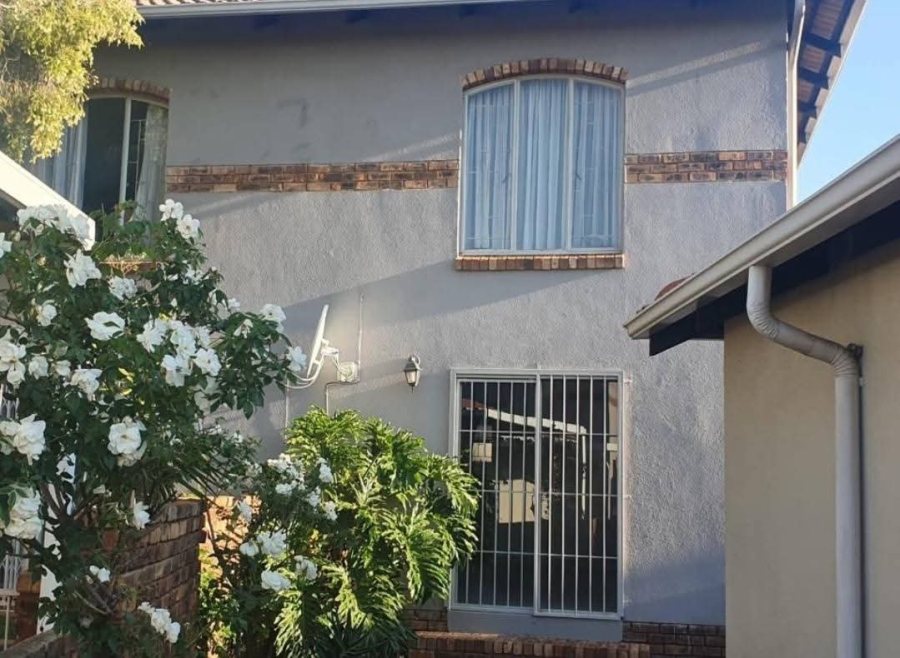 2 Bedroom Property for Sale in Erasmuskloof Gauteng