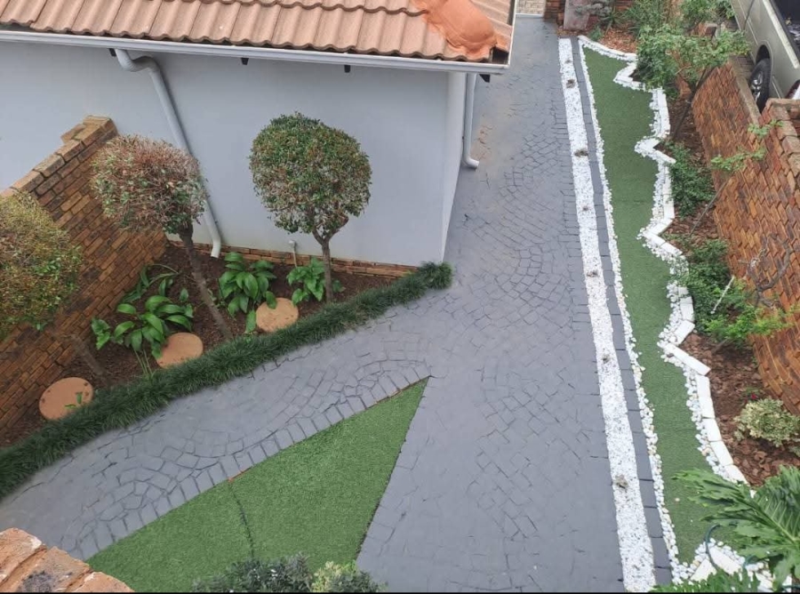 2 Bedroom Property for Sale in Erasmuskloof Gauteng