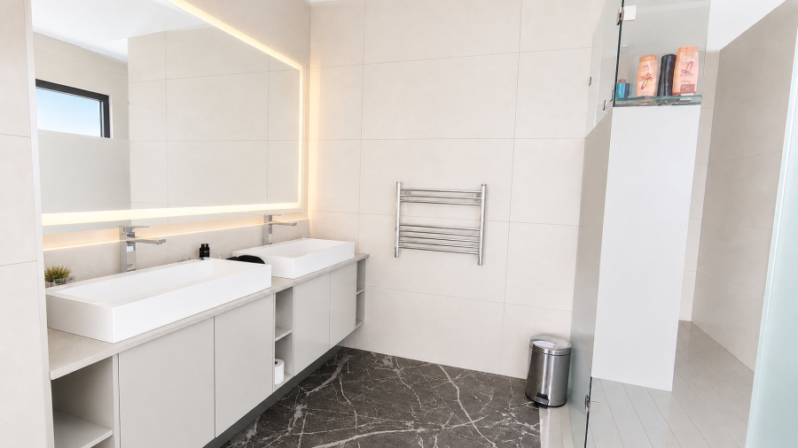 5 Bedroom Property for Sale in Midstream Ridge Gauteng