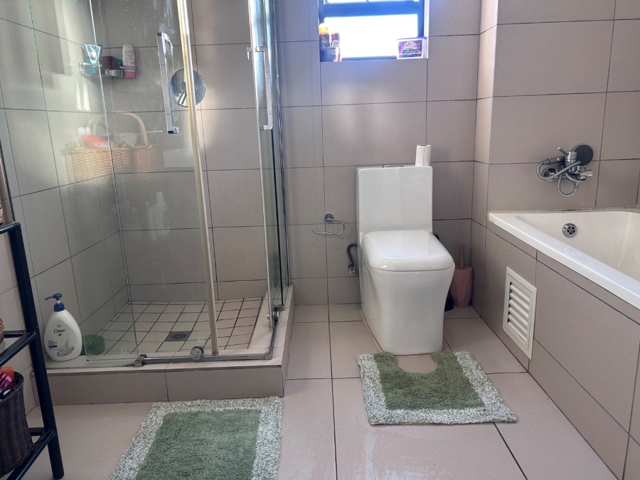 2 Bedroom Property for Sale in Erand Gardens Gauteng