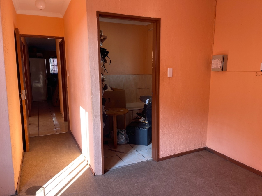 3 Bedroom Property for Sale in Clayville East Gauteng