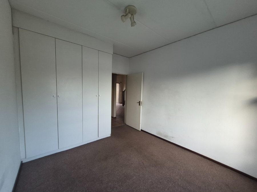 2 Bedroom Property for Sale in Sunninghill Gauteng