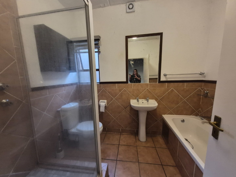 2 Bedroom Property for Sale in Sunninghill Gauteng