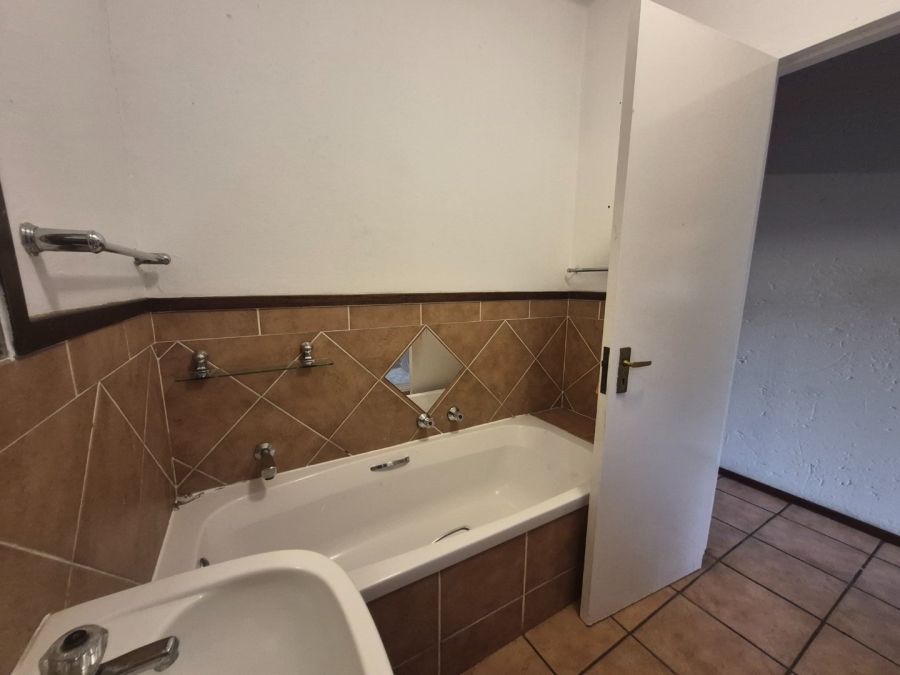 2 Bedroom Property for Sale in Sunninghill Gauteng