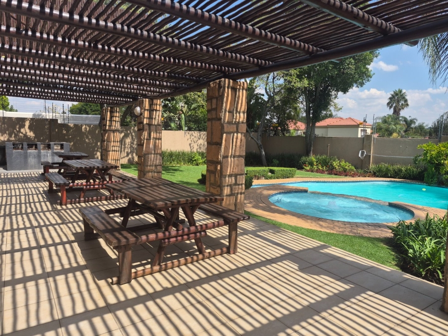 2 Bedroom Property for Sale in Sunninghill Gauteng