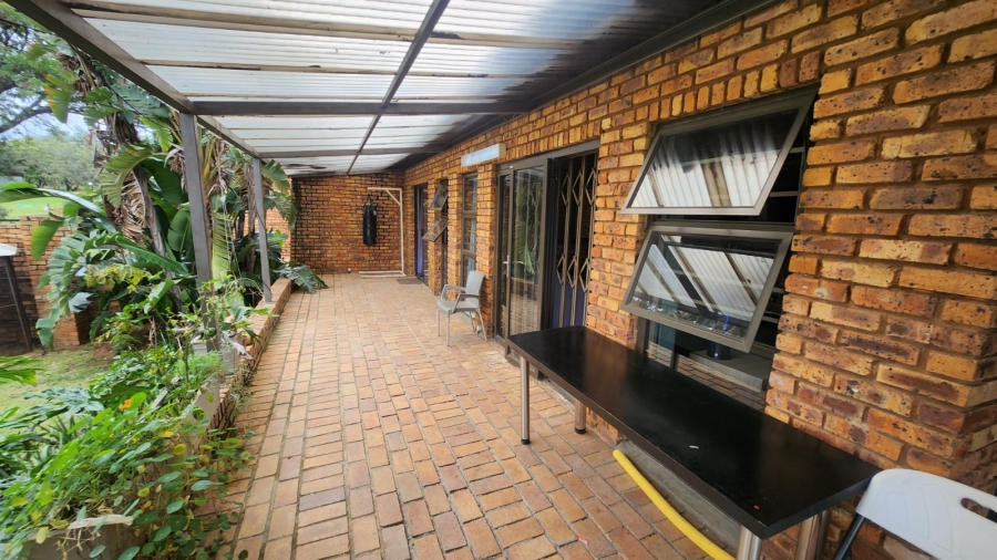 Commercial Property for Sale in Mnandi Gauteng