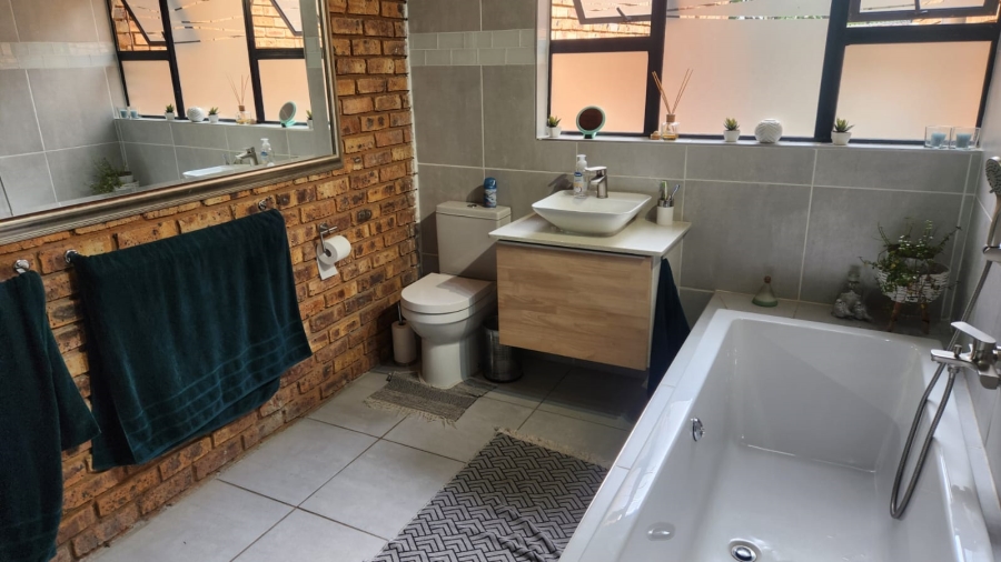 Commercial Property for Sale in Mnandi Gauteng