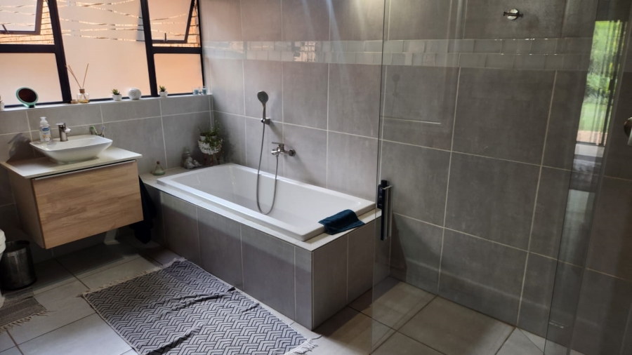 Commercial Property for Sale in Mnandi Gauteng