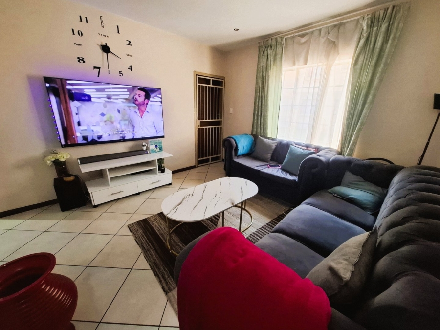 To Let 2 Bedroom Property for Rent in Monavoni A H Gauteng
