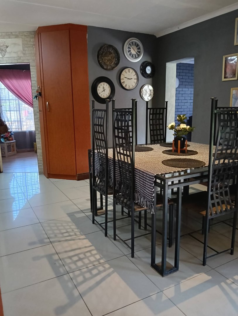 2 Bedroom Property for Sale in Rooihuiskraal North Gauteng