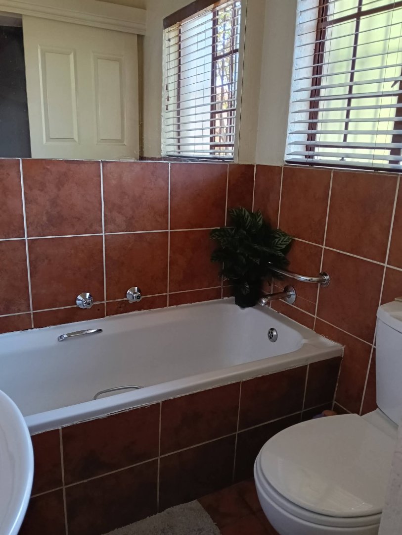2 Bedroom Property for Sale in Rooihuiskraal North Gauteng