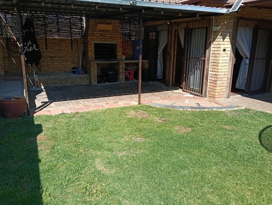 2 Bedroom Property for Sale in Rooihuiskraal North Gauteng