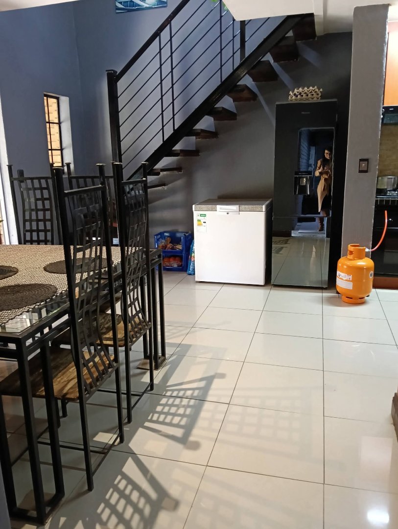 2 Bedroom Property for Sale in Rooihuiskraal North Gauteng