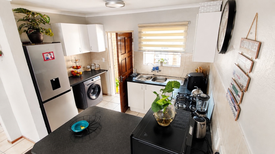 2 Bedroom Property for Sale in Heuwelsig Estate Gauteng