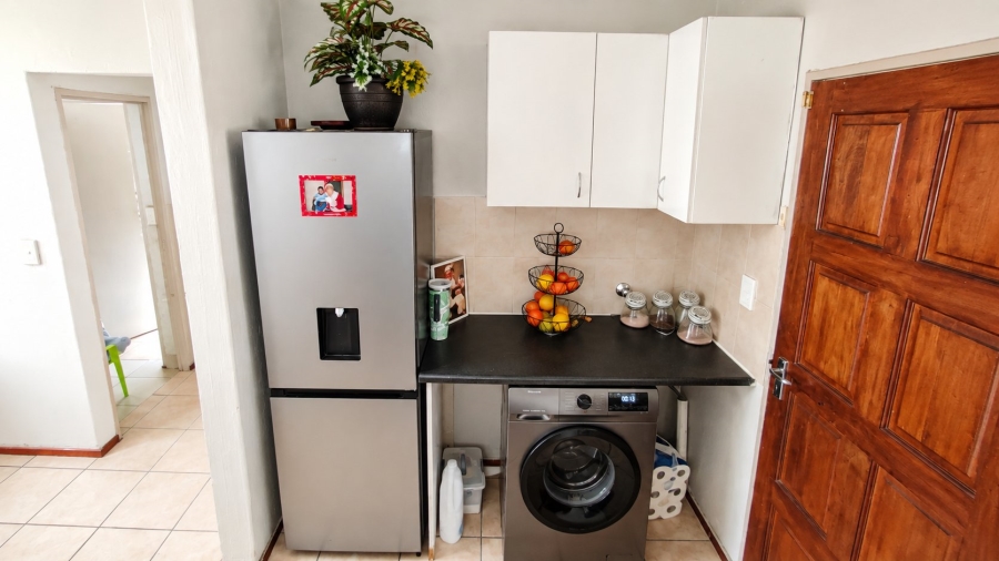 2 Bedroom Property for Sale in Heuwelsig Estate Gauteng