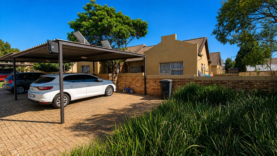 2 Bedroom Property for Sale in Heuwelsig Estate Gauteng