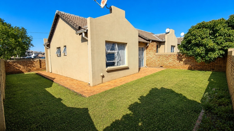 2 Bedroom Property for Sale in Heuwelsig Estate Gauteng