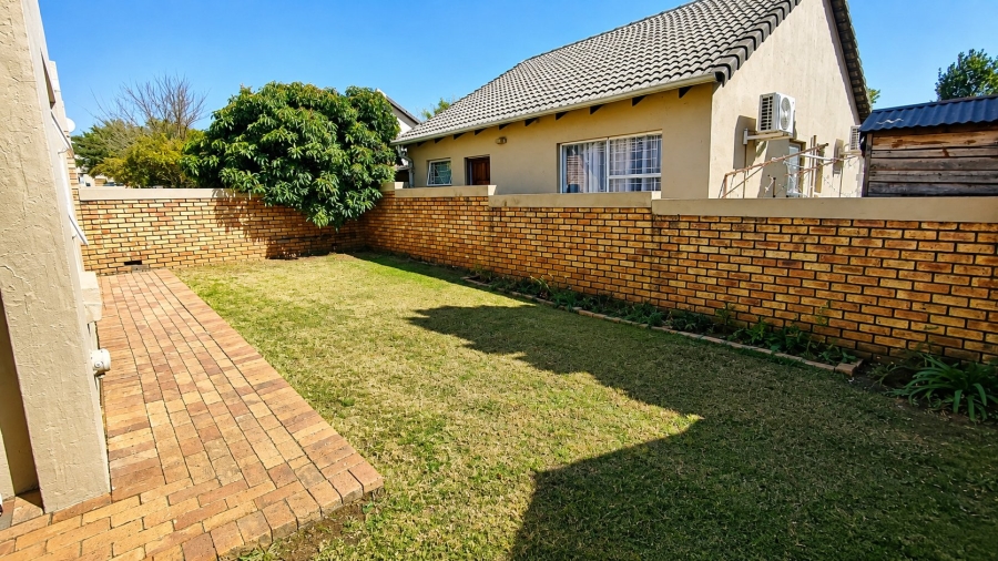 2 Bedroom Property for Sale in Heuwelsig Estate Gauteng