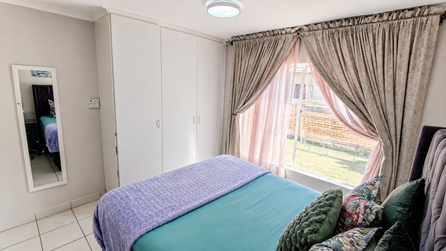 2 Bedroom Property for Sale in Heuwelsig Estate Gauteng