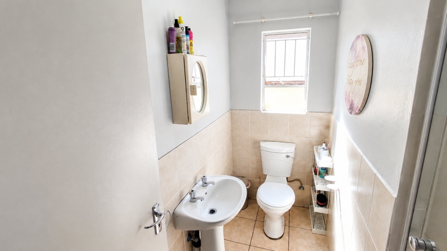 2 Bedroom Property for Sale in Heuwelsig Estate Gauteng