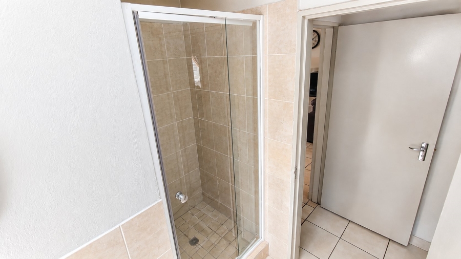 2 Bedroom Property for Sale in Heuwelsig Estate Gauteng