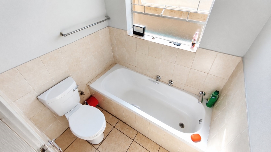 2 Bedroom Property for Sale in Heuwelsig Estate Gauteng