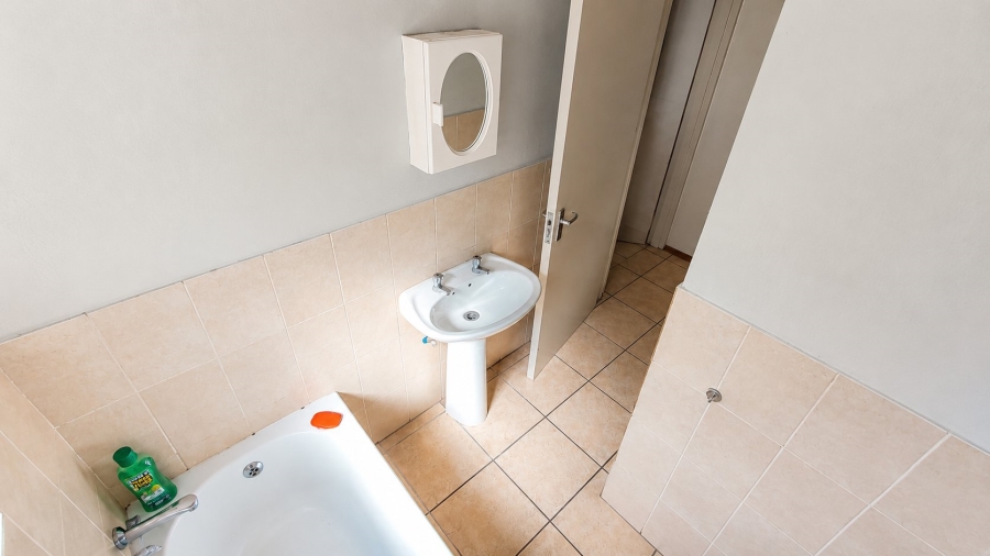 2 Bedroom Property for Sale in Heuwelsig Estate Gauteng