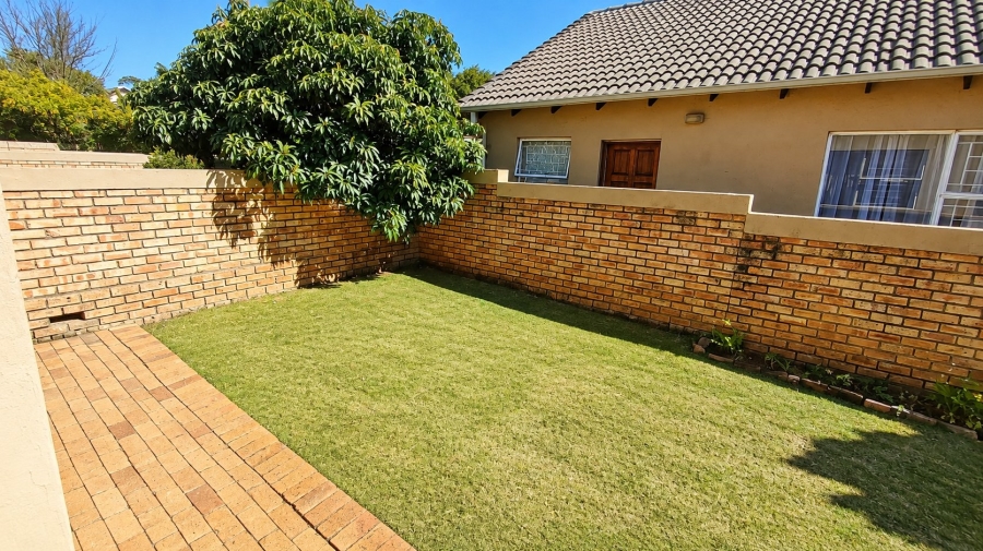 2 Bedroom Property for Sale in Heuwelsig Estate Gauteng