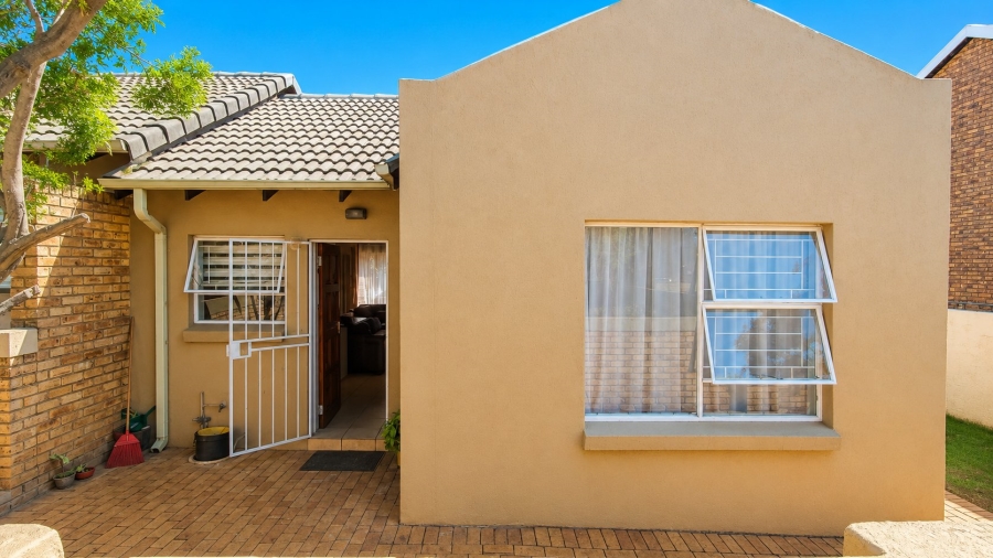 2 Bedroom Property for Sale in Heuwelsig Estate Gauteng