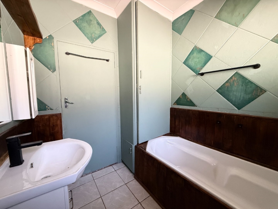 4 Bedroom Property for Sale in Annlin Gauteng