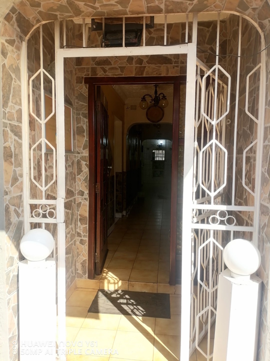 10 Bedroom Property for Sale in Troyeville Gauteng