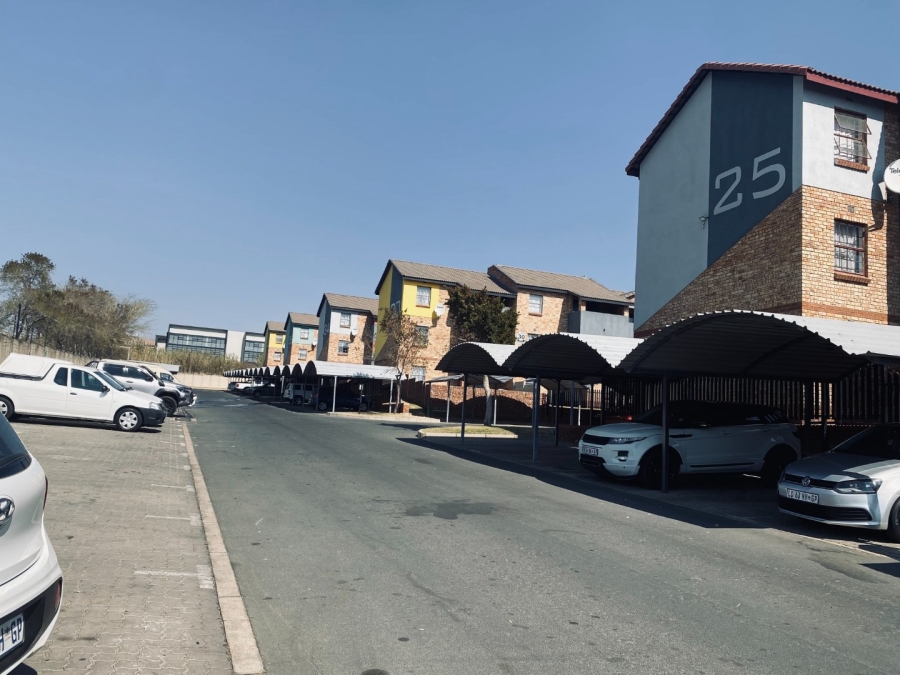 2 Bedroom Property for Sale in Noordwyk Gauteng