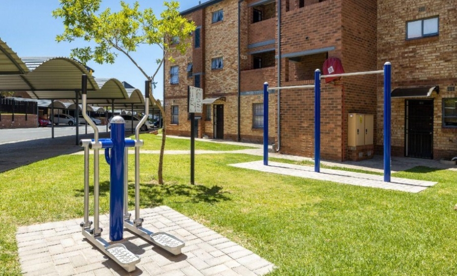 2 Bedroom Property for Sale in Noordwyk Gauteng