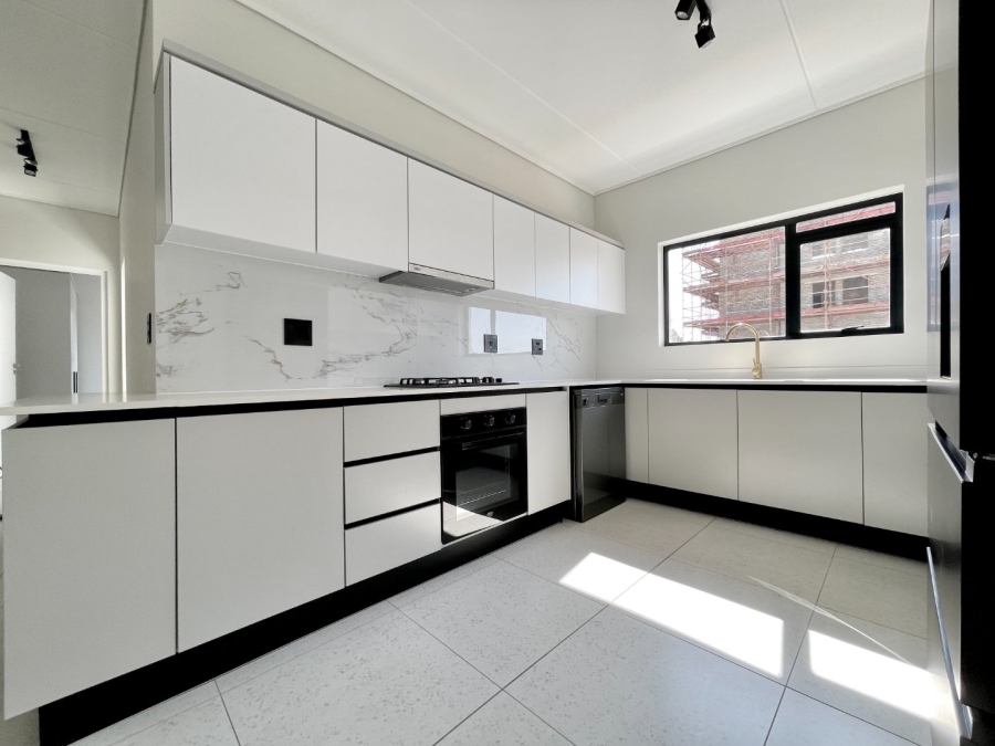To Let 3 Bedroom Property for Rent in The Polofields Gauteng