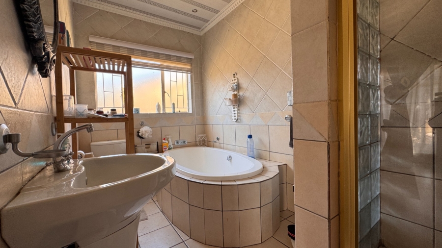 3 Bedroom Property for Sale in Three Rivers East Gauteng