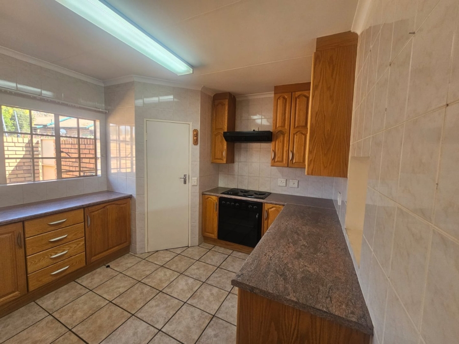 2 Bedroom Property for Sale in Faerie Glen Gauteng