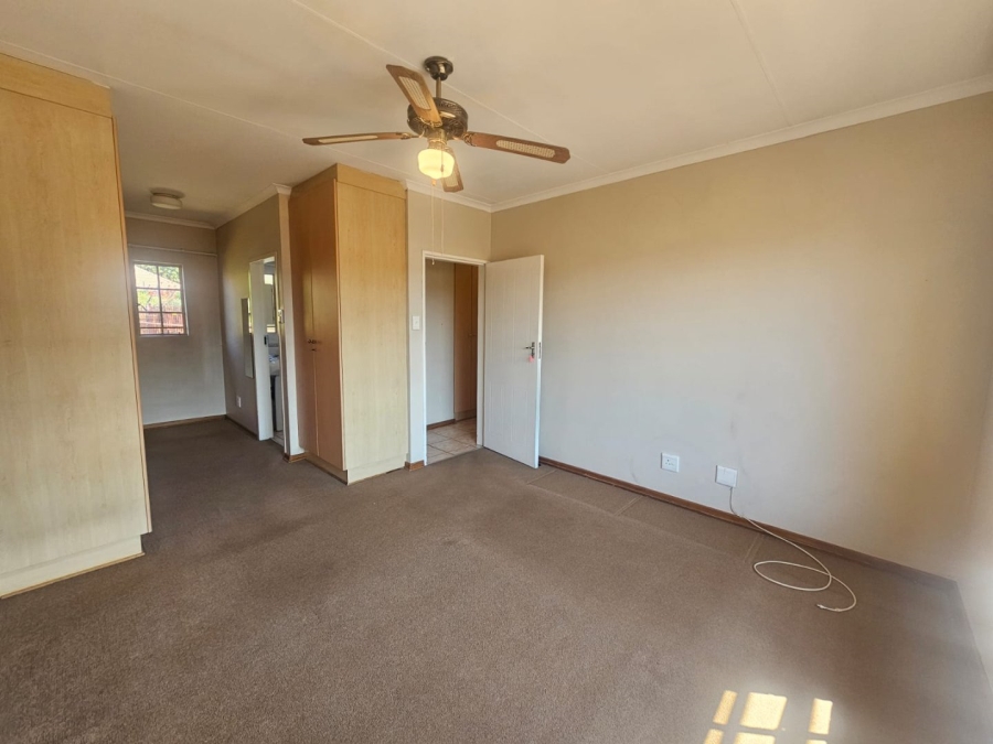 2 Bedroom Property for Sale in Faerie Glen Gauteng