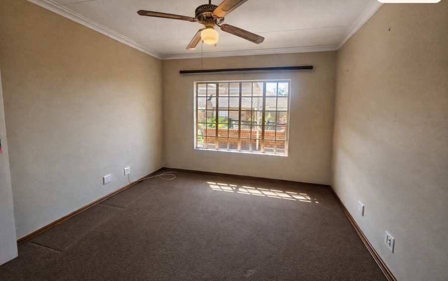 2 Bedroom Property for Sale in Faerie Glen Gauteng