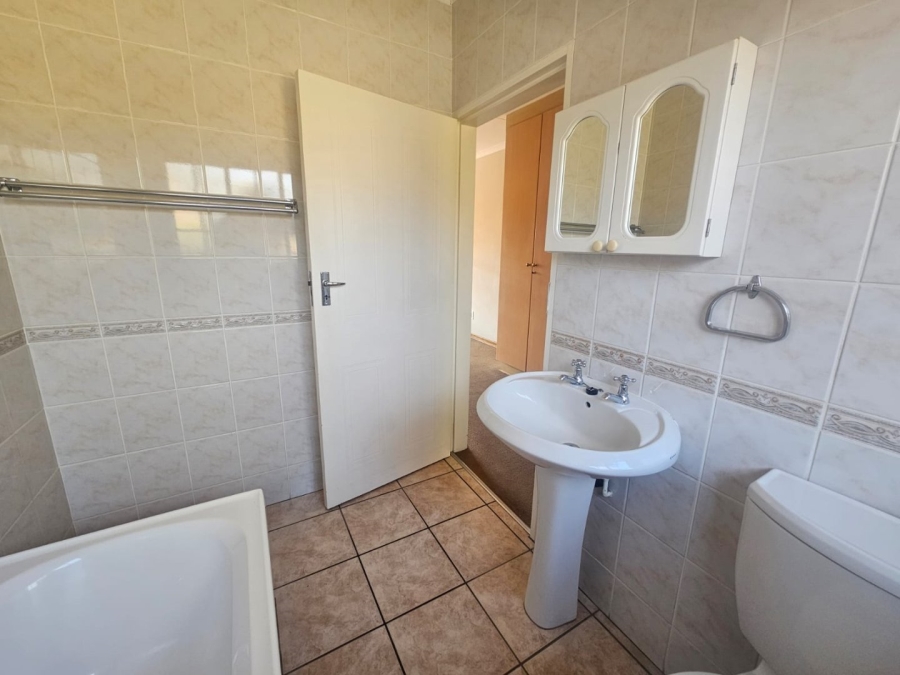 2 Bedroom Property for Sale in Faerie Glen Gauteng