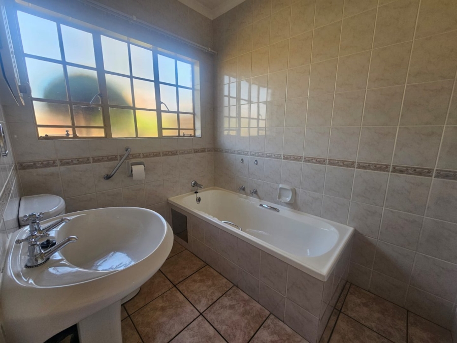 2 Bedroom Property for Sale in Faerie Glen Gauteng