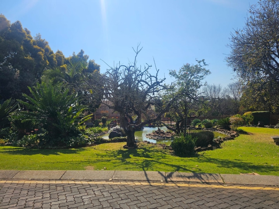 2 Bedroom Property for Sale in Faerie Glen Gauteng