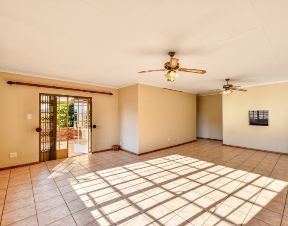 2 Bedroom Property for Sale in Faerie Glen Gauteng